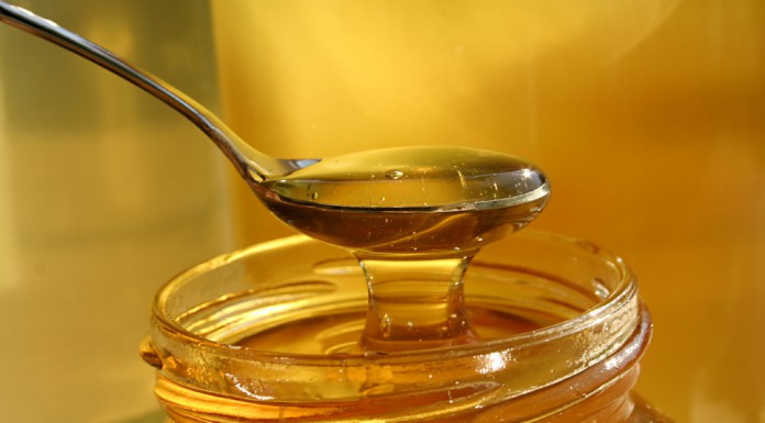 8 Advantages Drinking Honey Water Every Day